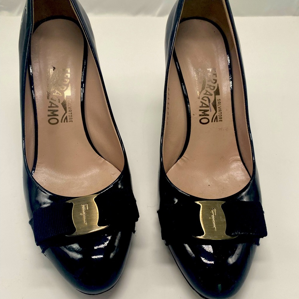 Salvatore Ferragamo pump